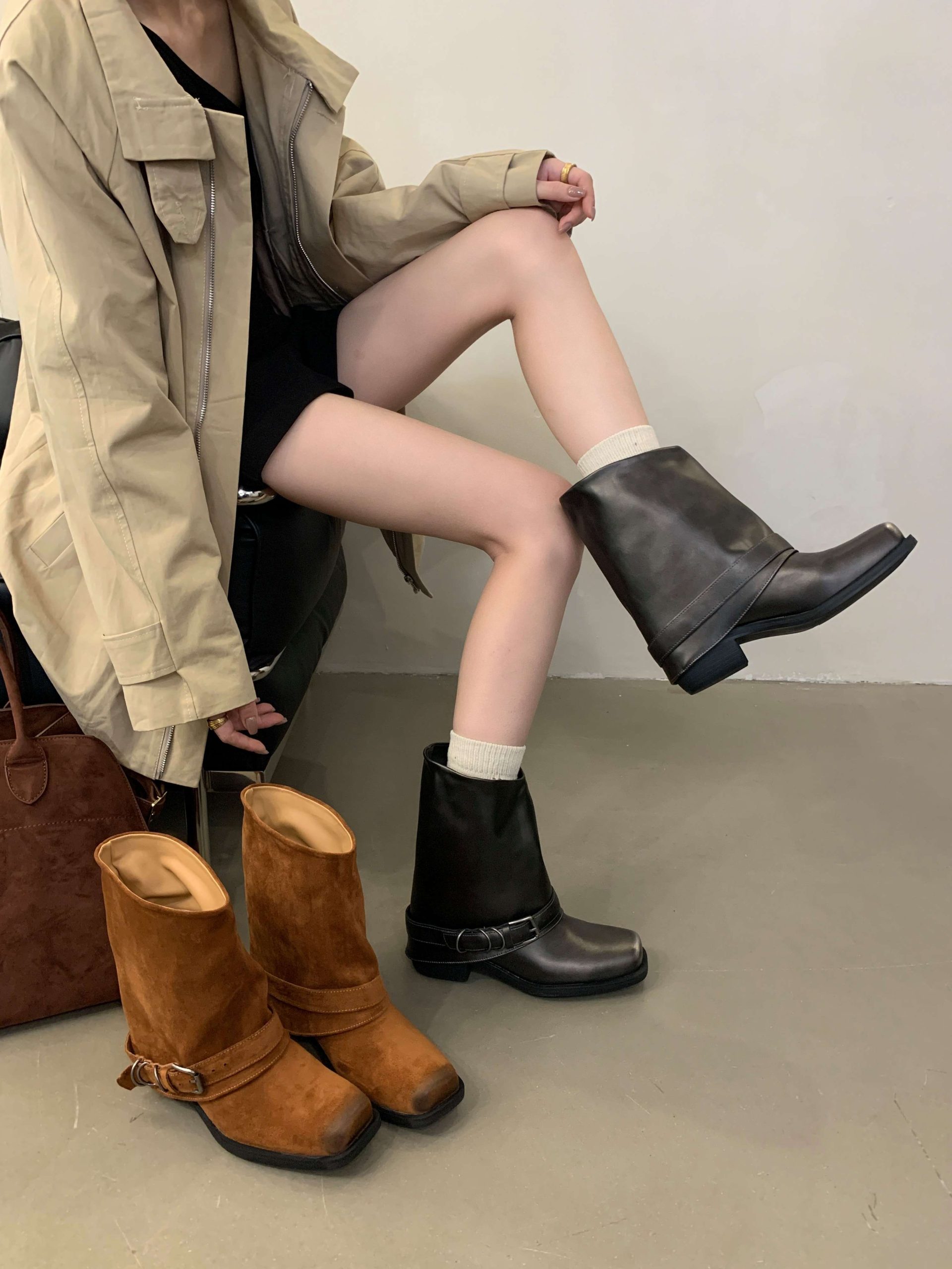 Vintage Leather Martin Boots Square Toe Distressed Women's Metal Buckle Chunky Heel Western Boots