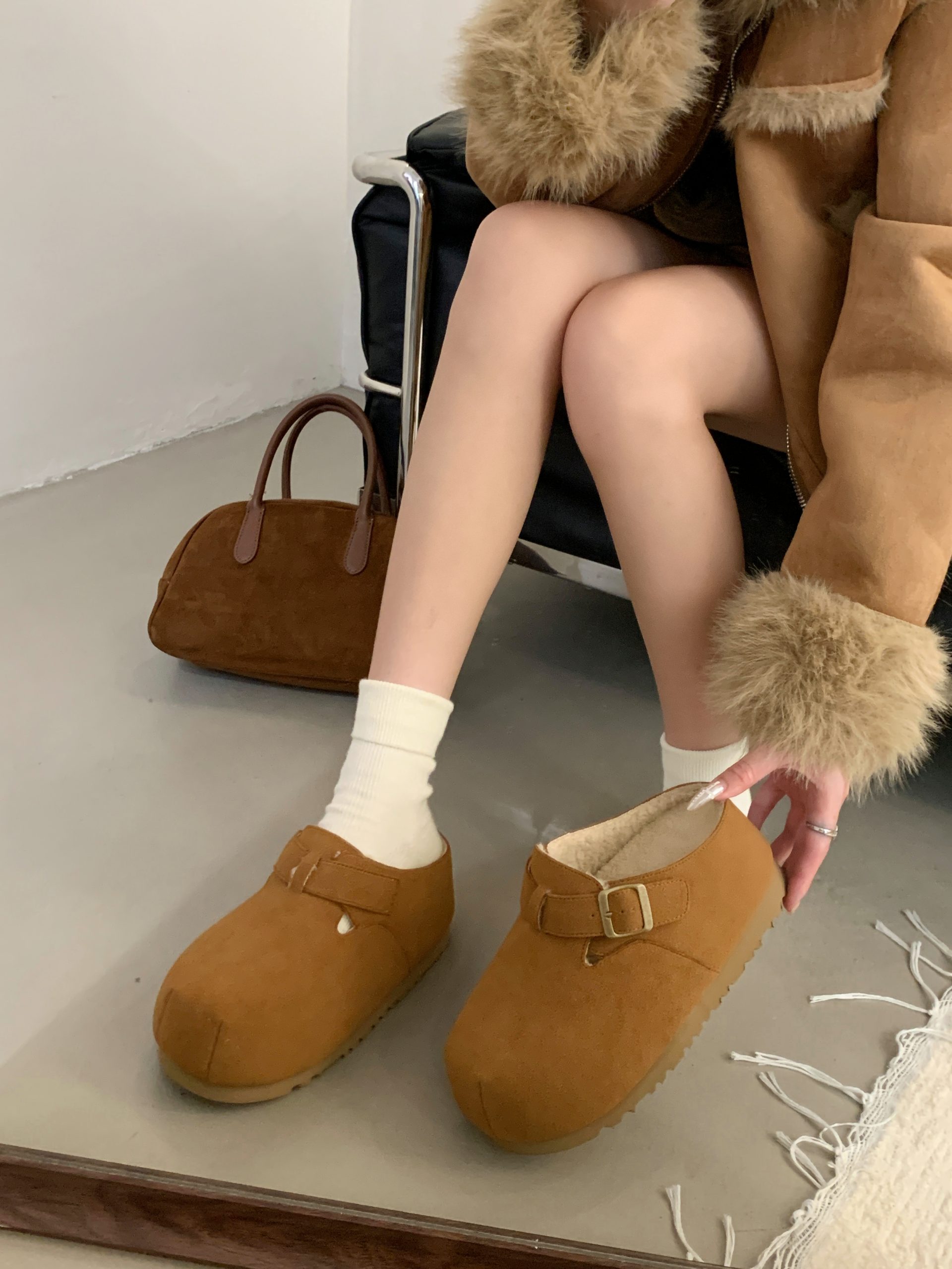 2024 Winter Wool Clog Slippers Thick Sole Height Increasing Slip On Lazy Shoes with Buckle