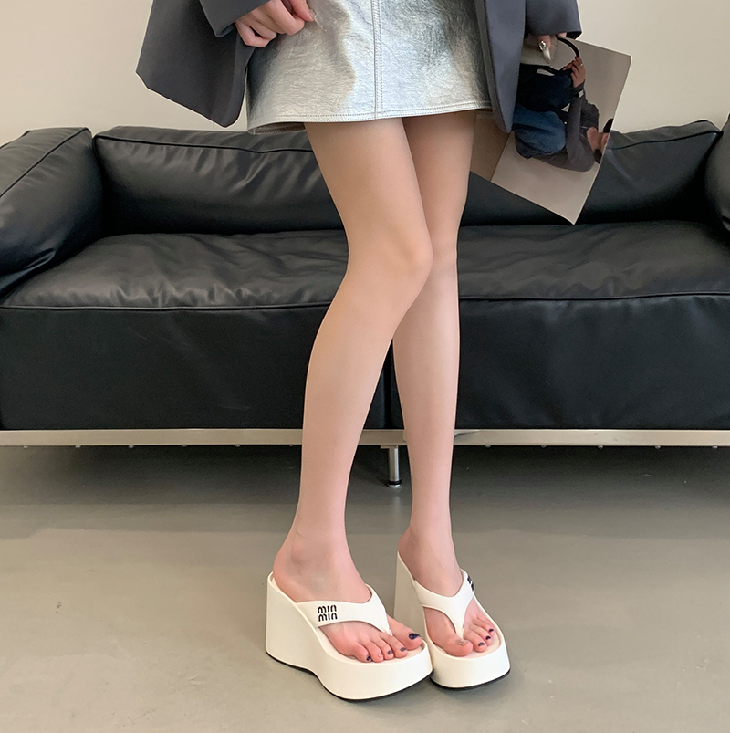 Women's Thick Soled Slippers Summer 2025 Fashion Non Slip High Heel Platform Flip Flops - Image 2