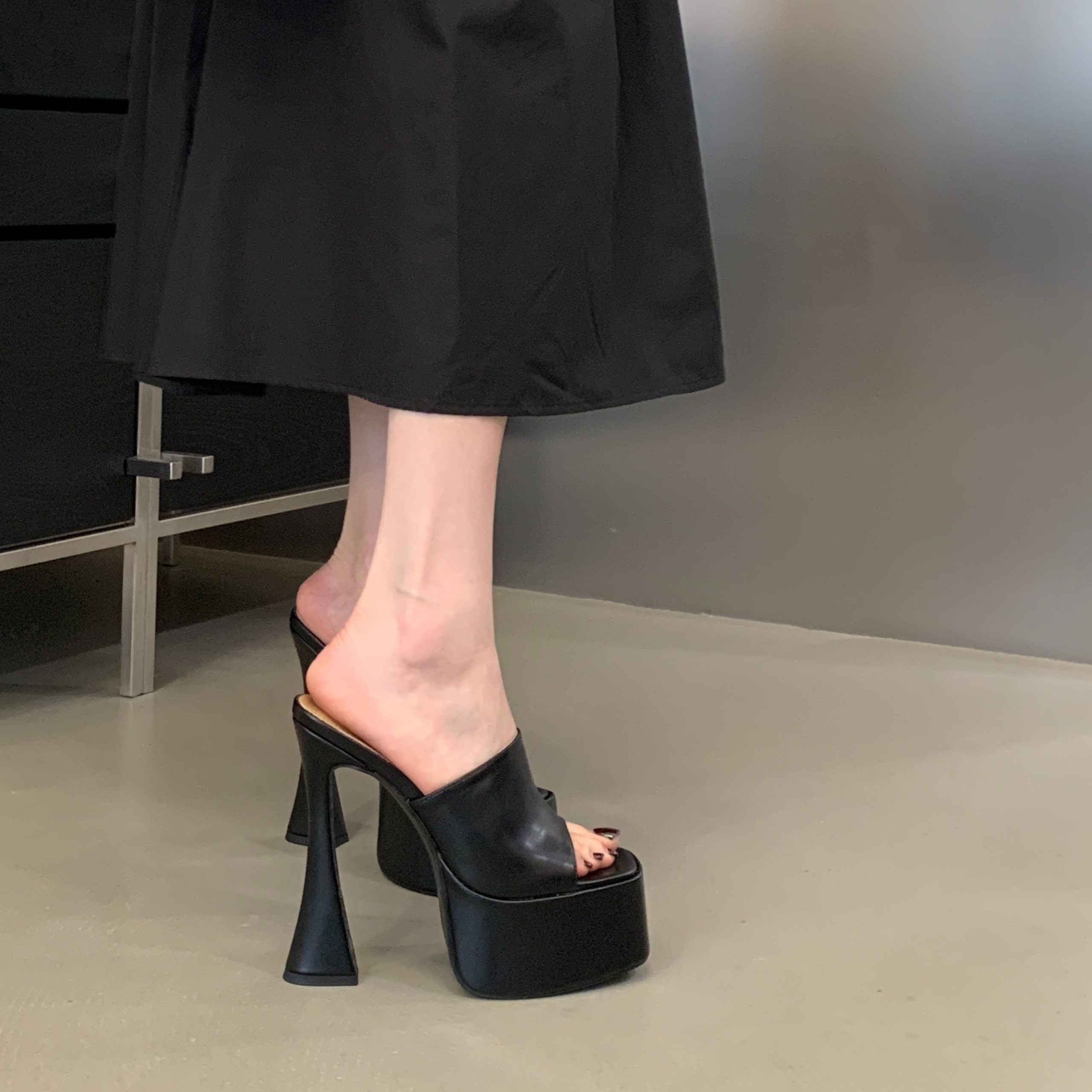 2026 Summer New Black White Dual Color Waterproof Platform Chunky Heel Slide Sandals Square Toe Open Toe Ultra High Heel One-Strap Women - Image 3