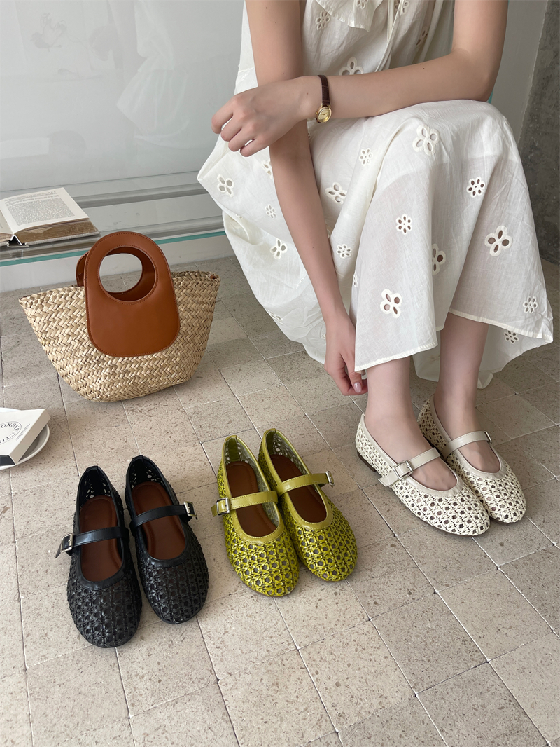 2026 Autumn New Women's Hollow Out Breathable Low Top Shoes with Ankle Strap